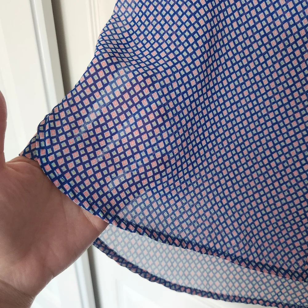 Bold Patterned Button-Up Blouse - Picture 7 of 7